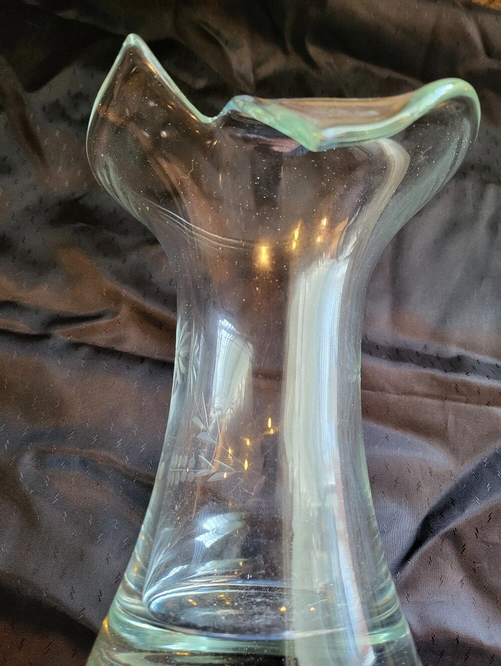 VTG. 7 x 5.5 Across Split And Folded Top Clear Etched Floral Glass Bud Vase - Picture 3 of 12